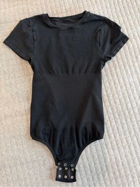 Yummie Crewneck Short-Sleeve Bodysuit in Black
